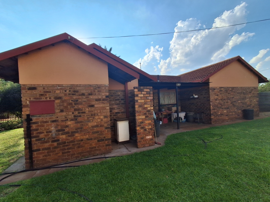 4 Bedroom Property for Sale in Randlespark North West